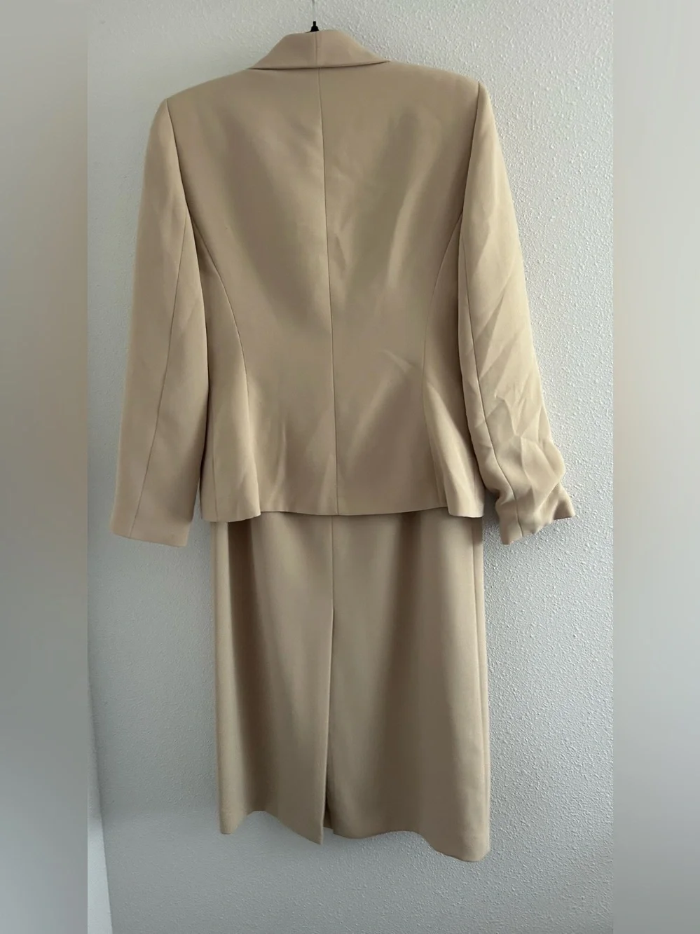 Le Suit Beige Double-Breasted Skirt Suit
